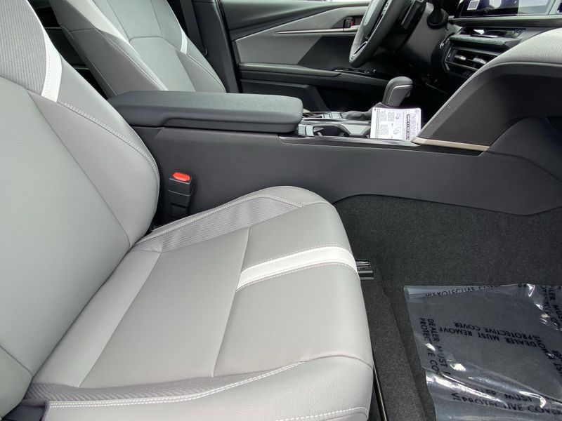 2025 Toyota Camry SEImage 10