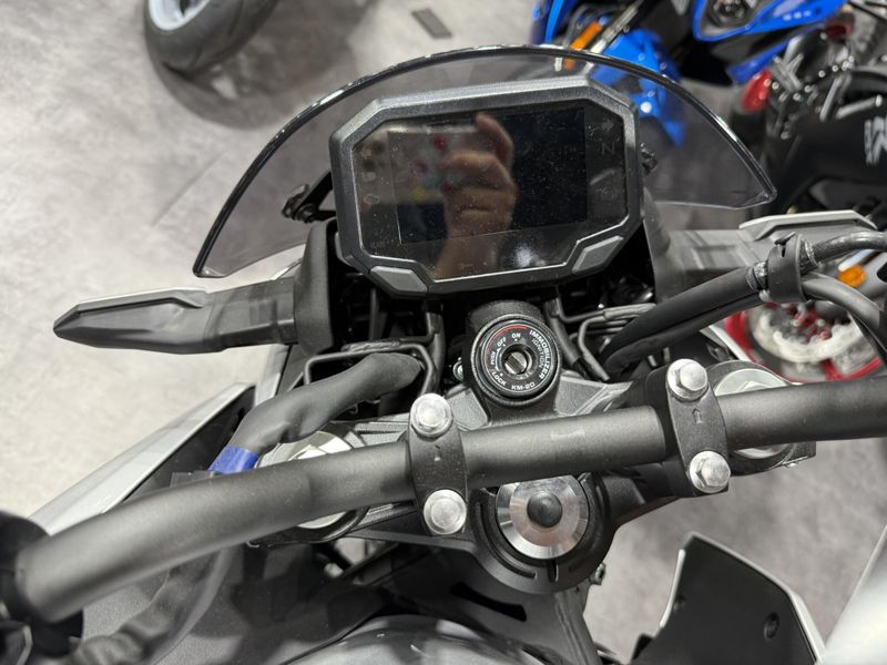 Used 2024 Kawasaki Z7 Hybrid ABS Image 13