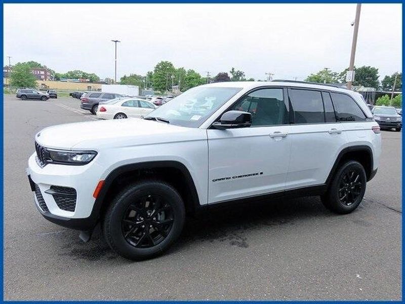 New 2025 Jeep Grand Cherokee Image 1