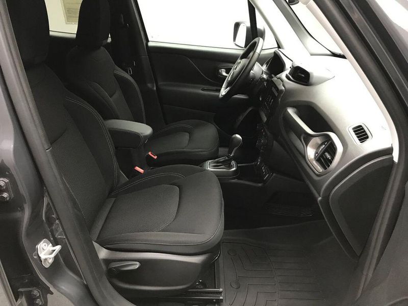 Used 2023 Jeep Renegade LatitudeImage 21