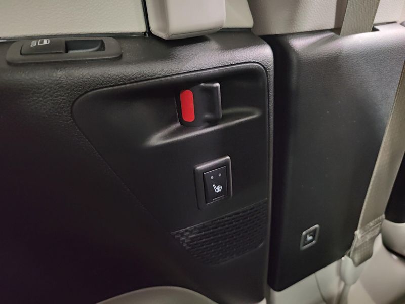 2024 Chrysler Pacifica Limited AWD w/Safety SphereImage 30