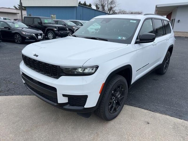 2025 Jeep Grand Cherokee L Altitude X 4x4Image 3