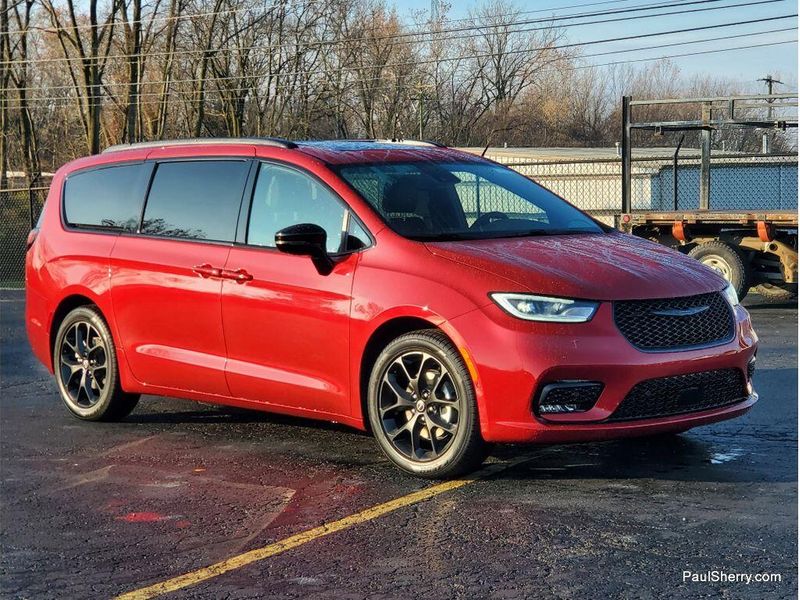 New 2026 Chrysler Pacifica Limited