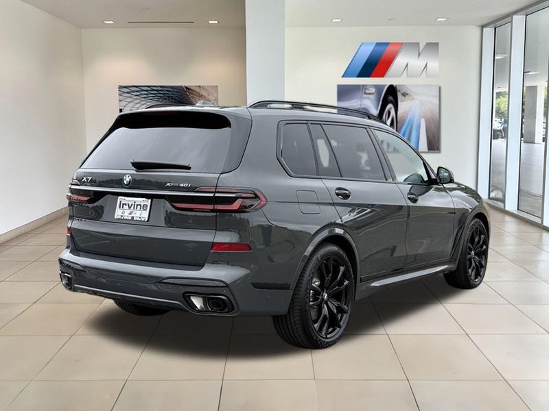2026 BMW X7 xDrive40iImage 6