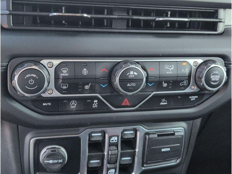 Used 2025 Jeep Wrangler SaharaImage 16