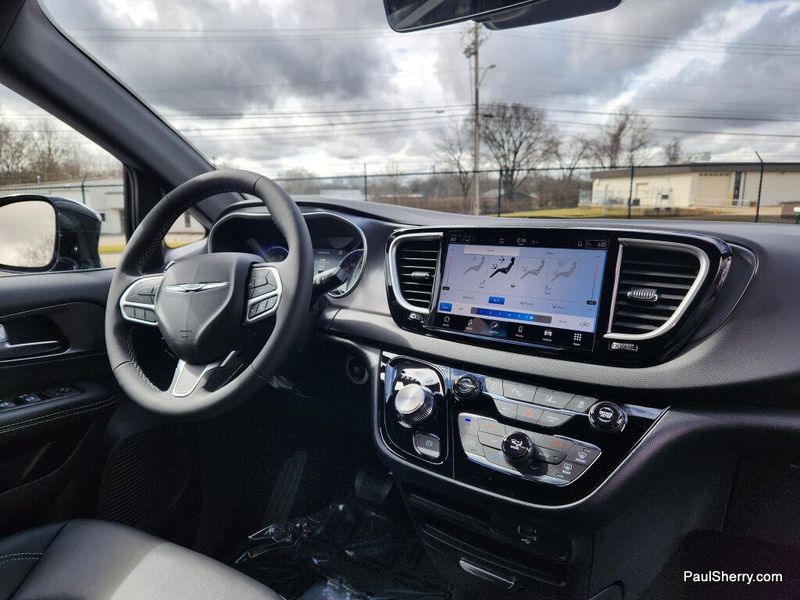 New 2026 Chrysler Voyager Lx