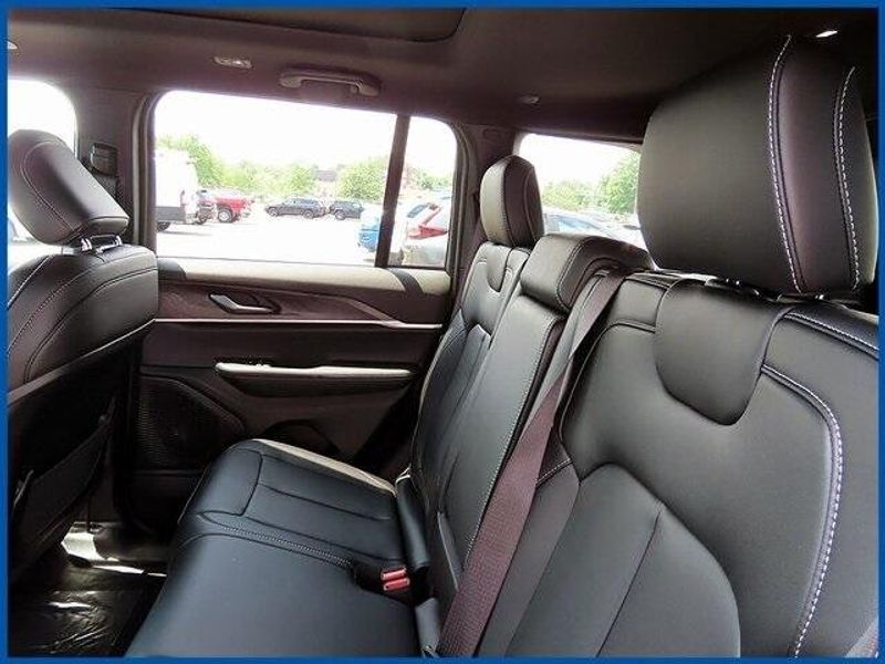 New 2025 Jeep Grand Cherokee LimitedImage 10