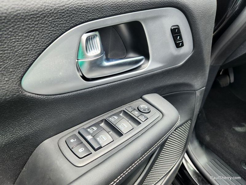 2025 Chrysler Pacifica LimitedImage 23