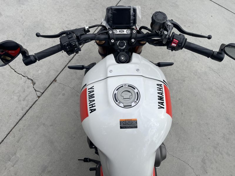 2025 Yamaha XSR900 Image 9