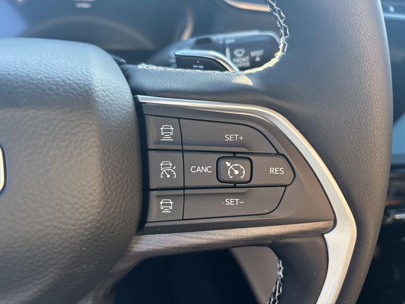 New 2025 Jeep Grand Cherokee L Limited 4x4Image 33