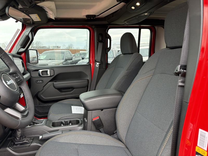 New 2026 Jeep Gladiator Sport S 4x4Image 22