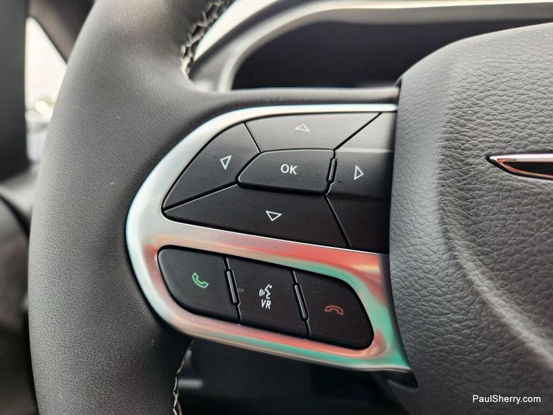 New 2025 Chrysler Voyager LxImage 33