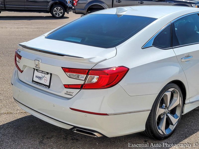 2019 Honda Accord Touring 2.0T photo 6