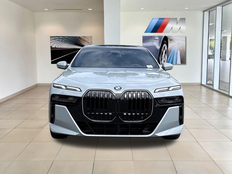 2025 BMW 7 Series 760i xDriveImage 3