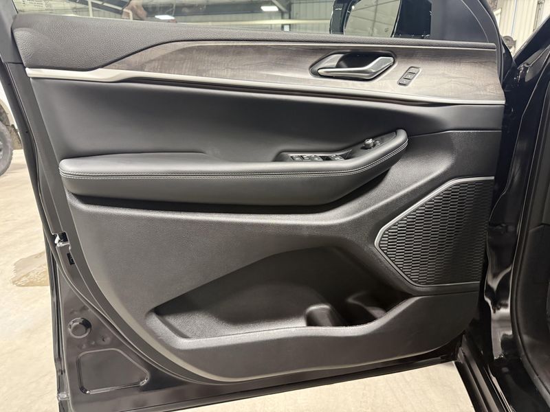 New 2026 Jeep Grand Cherokee Limited 4x4Image 21