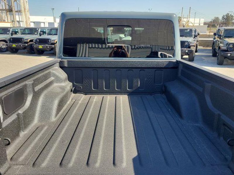 New 2026 Jeep Gladiator Sport S 4x4