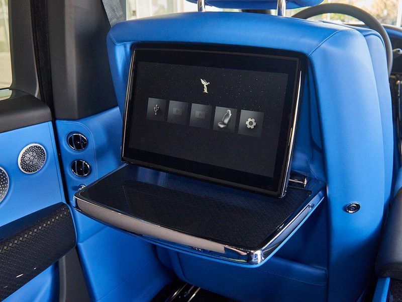 New 2026 Rolls-Royce Cullinan Black BadgeImage 23