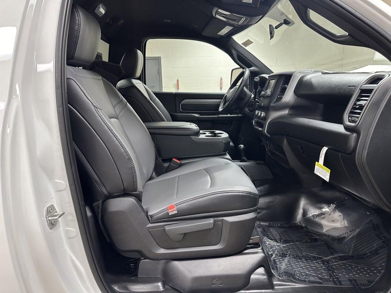 2024 RAM 3500 TradesmanImage 3