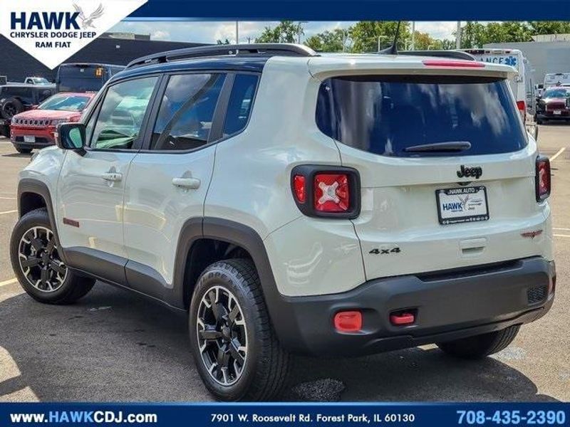 2023 Jeep Renegade Trailhawk photo 3