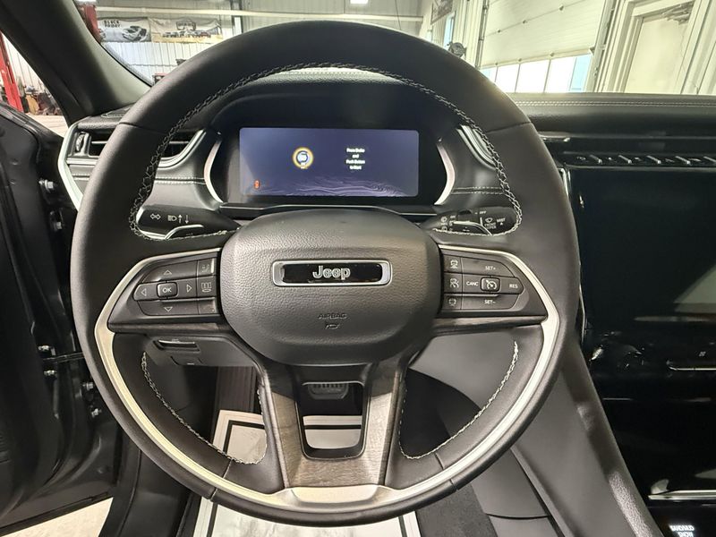 New 2025 Jeep Grand Cherokee Limited 4x4Image 28