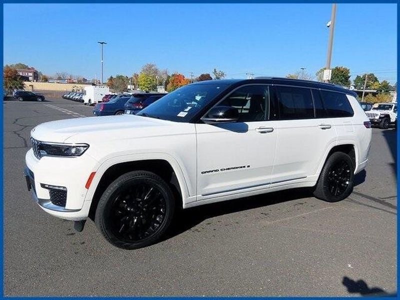 2023 Jeep Grand Cherokee L SummitImage 1