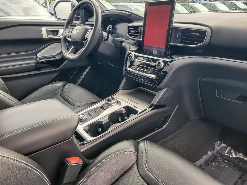 2024 Ford Explorer ST photo 25