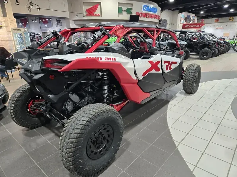 2025 Can-Am MAVERICK X3 MAX X RC TURBO RR HYBRID WHITE AND LEGION REDImage 7