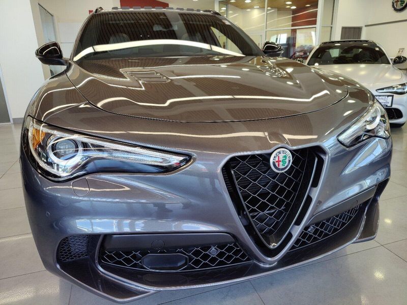 2023 Alfa Romeo Stelvio V6 Quadrifoglio AWD w/SunroofImage 2