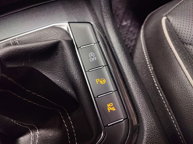 Used 2024 Volkswagen Tiguan AWD SEL R-Line w/Sunroof/NavImage 9