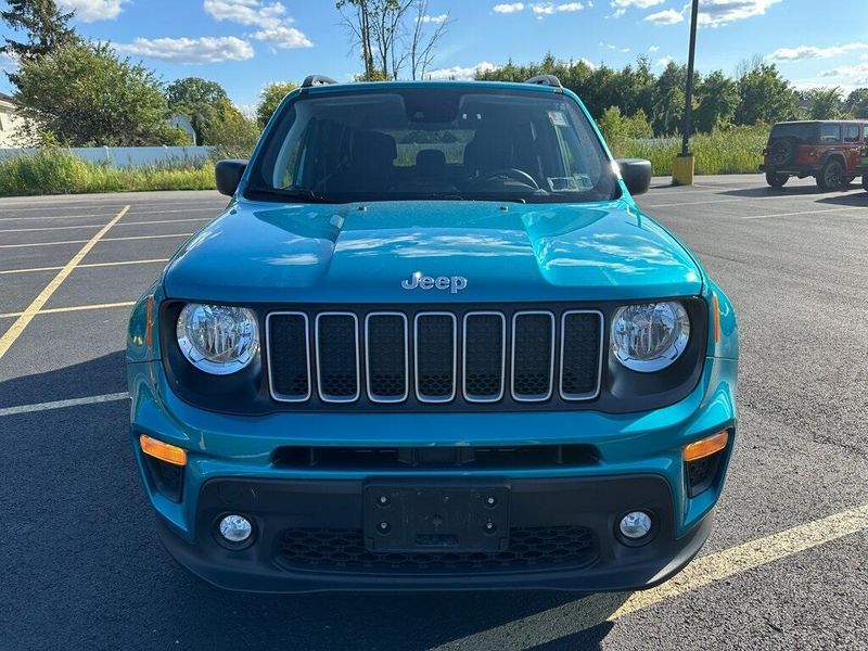 2022 Jeep Renegade Latitude photo 3