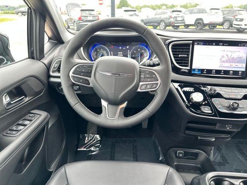 2026 Chrysler Voyager Lx