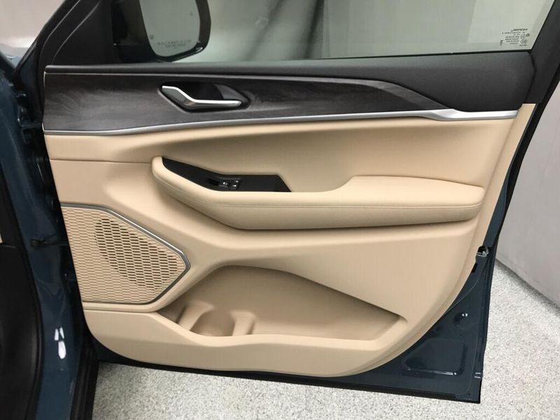 New 2026 Jeep Grand Cherokee Limited 4x4Image 15