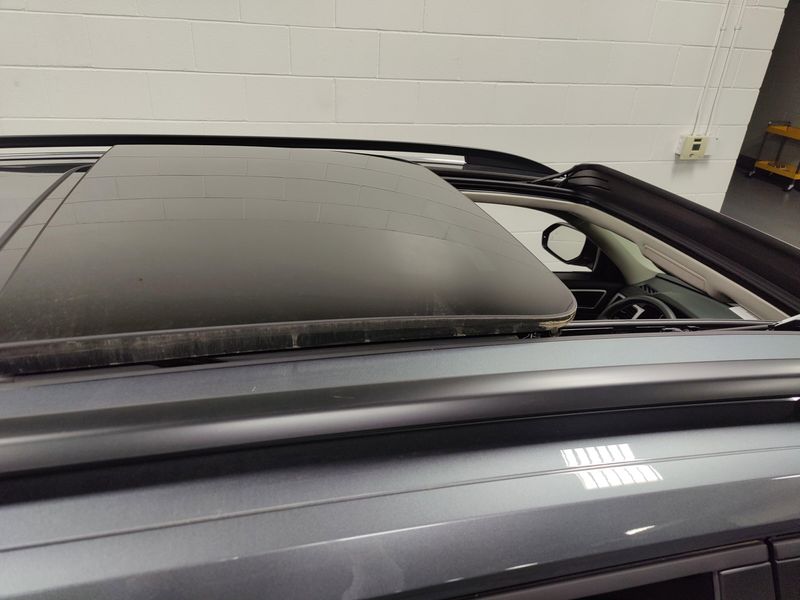 Used 2023 Volkswagen Atlas SE AWD w/Technology & SunroofImage 6