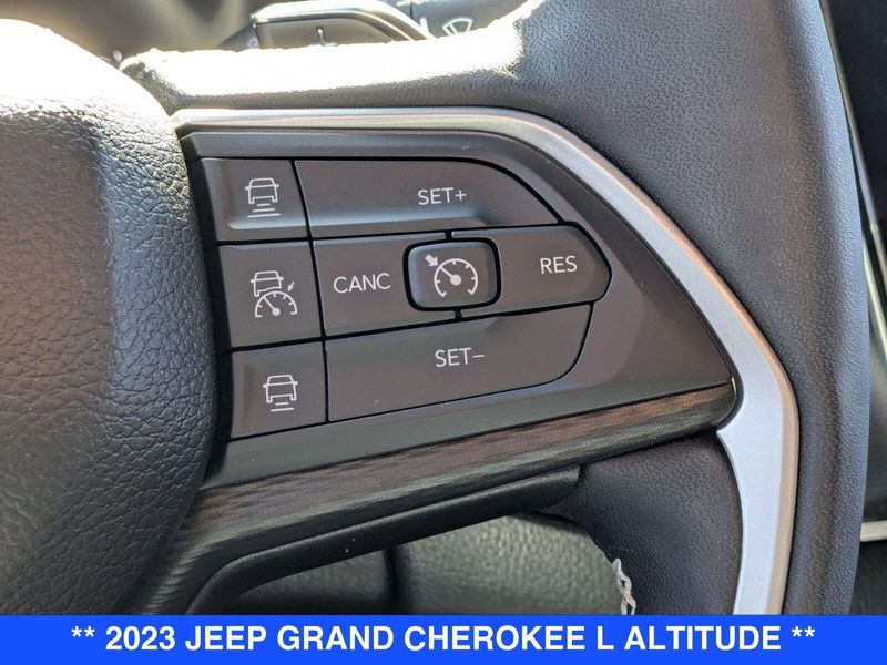 2023 Jeep Grand Cherokee Altitude photo 15