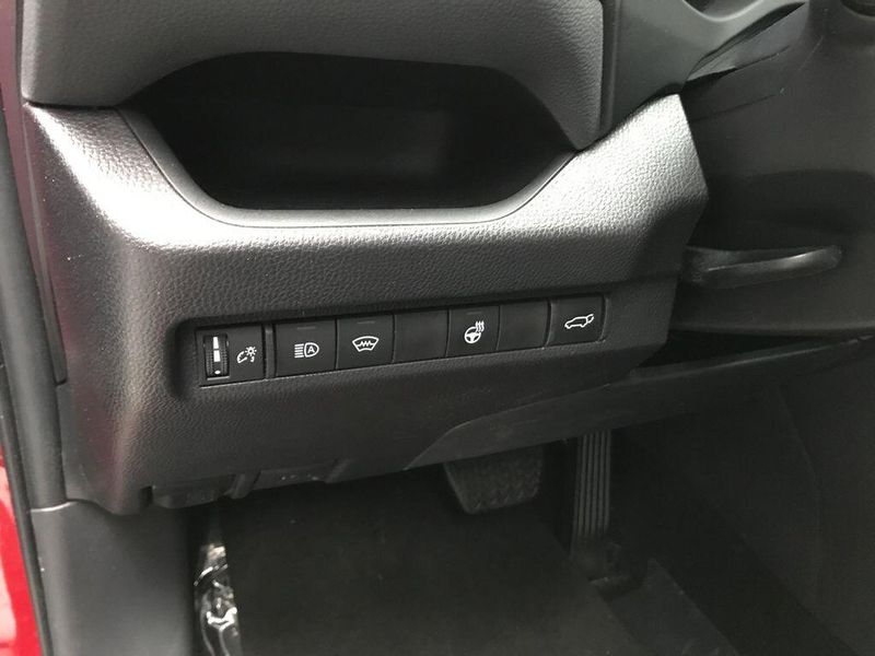 Used 2025 Toyota RAV4 XLEImage 4