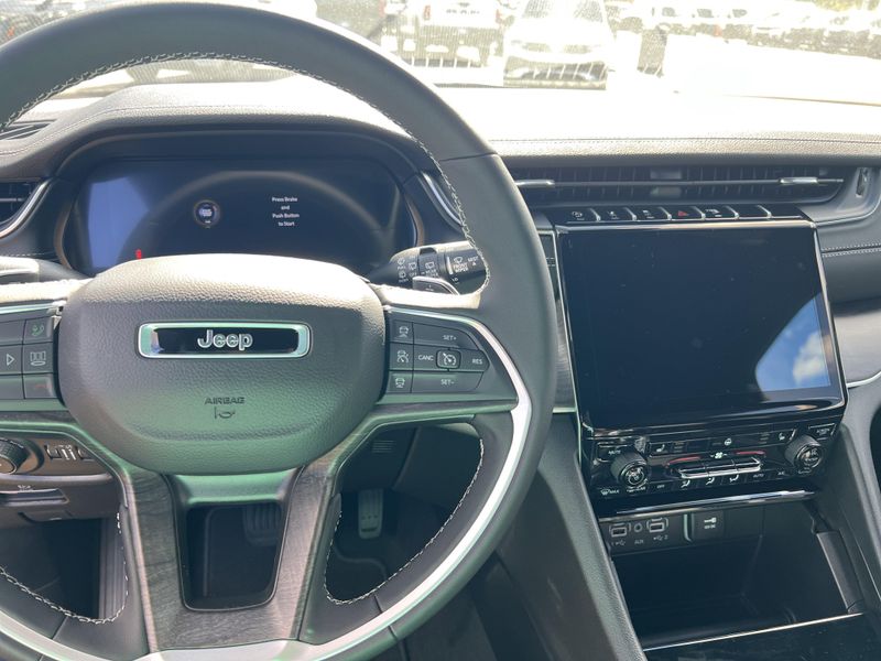 New 2025 Jeep Grand Cherokee Limited 4x4Image 18