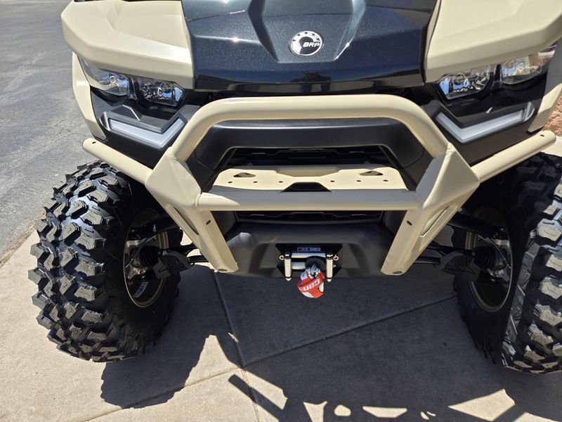 2025 Can-Am DEFENDER MAX LIMITED CAB HD10 DESERT TAN AND STEALTH BLACK Image 10