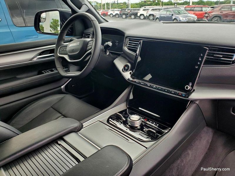 2024 Jeep Wagoneer Series II CarbideImage 23