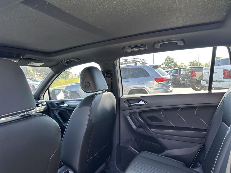 Used 2023 Volkswagen Tiguan SE R-Line BlackImage 23