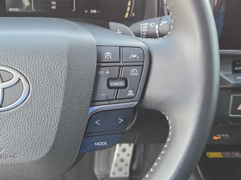Used 2025 Toyota Camry SE (Natl)