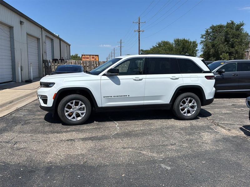 2022 Jeep Grand Cherokee Limited photo 2