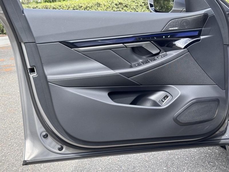 2024 BMW i5 eDrive40Image 19