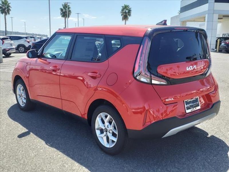 2025 Kia Soul LXImage 4