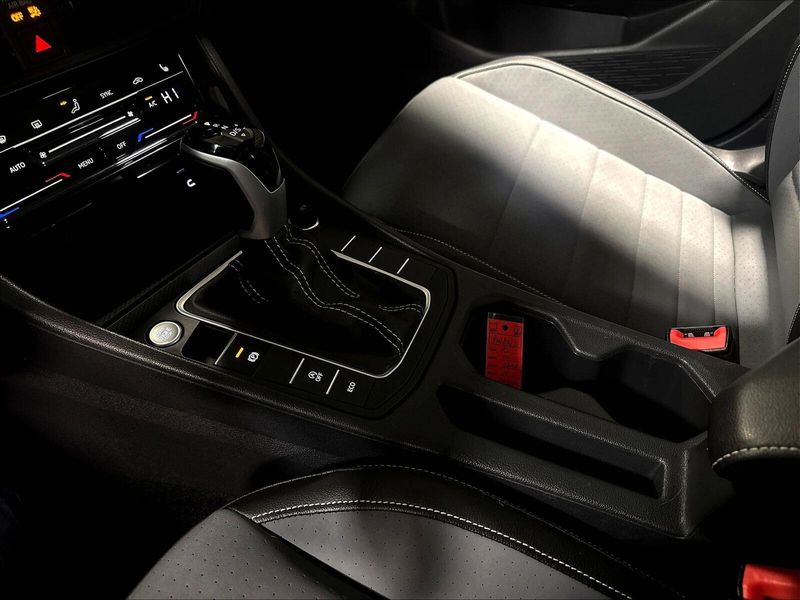 Used 2025 Volkswagen Jetta SE w/SunroofImage 22