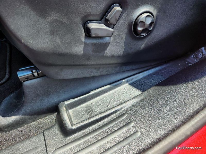 New 2025 Chrysler Voyager LXImage 41