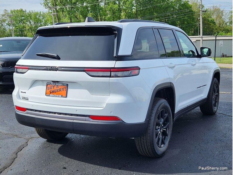 New 2026 Jeep Grand Cherokee Laredo Altitude 4x4