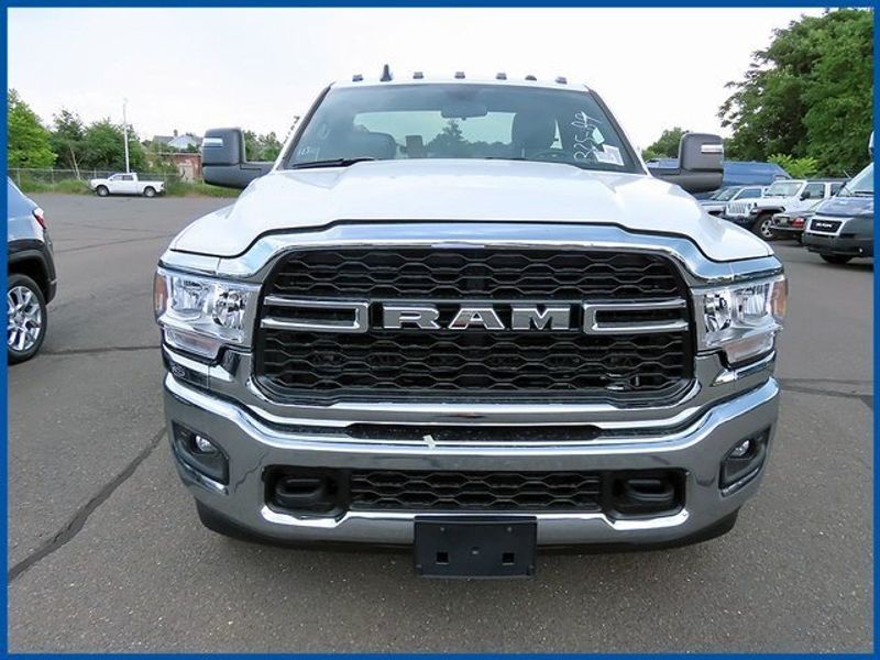 2024 RAM 3500 Chassis Cab TradesmanImage 2