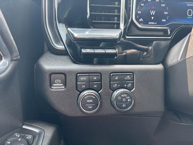 Used 2023 Chevrolet Silverado 1500 High CountryImage 12