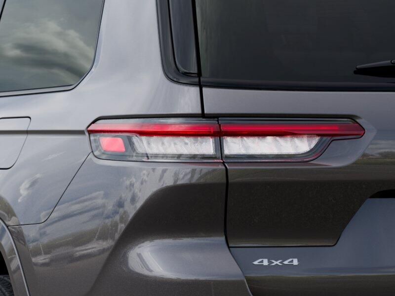 New 2026 Jeep Grand Cherokee L Summit 4x4Image 5