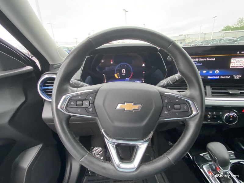 Used 2025 Chevrolet Trax LT